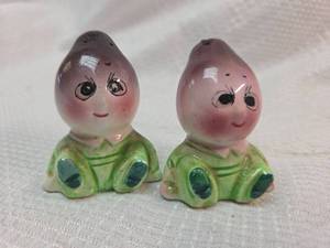lot 301 image: PY Egg Head Salt and Pepper Shakers