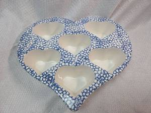 lot 304 image: Blue Spongeware Heart Shaped Ceramic Mold