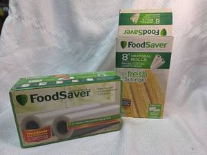 lot 314 image: FoodSaver 8-inch VacLoc Vacuum Packaging Rolls