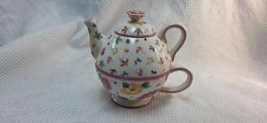 lot 28 image: Vintage Personal Teapot and teacup set