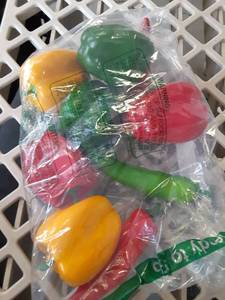 lot 156 image: Nine Pieces Fake Vegetables, Peppers - Retail $0