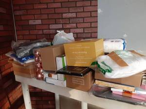lot 270 image: 50 Pieces Mystery No Bids Non Pickup Items  - Retail $0