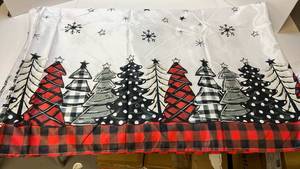 lot 68193 image: Buffalo Plaid Christmas Tree Tablecloth - Retail $8