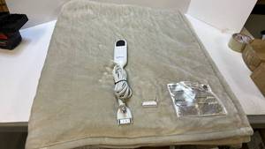 lot 68292 image: Bedsure Electric Heated Throw Blanket with Controller - Retail $35