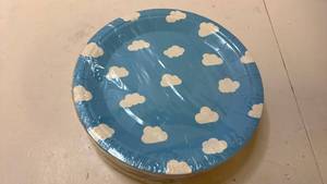 lot 68363 image: Motiskyy Cloud Pattern Paper Plates Set - Retail $12