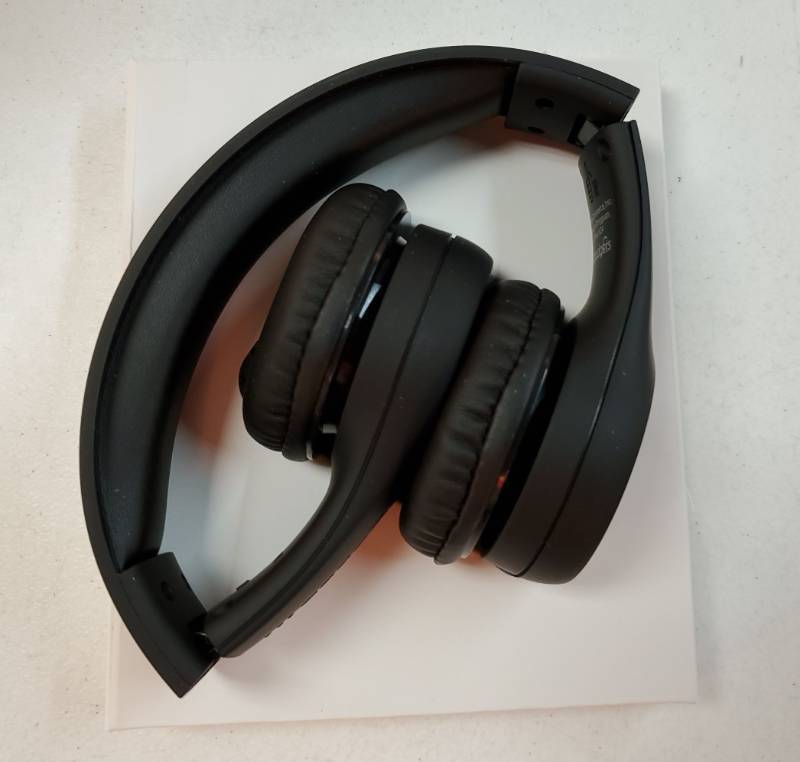 lot 53897 image: Lilgadgets WIRED Headphones for Kids