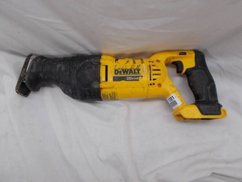 lot 1391 image: dewalt 20 volt sawzall