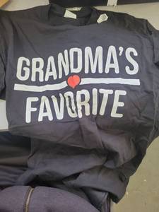 lot 335 image: Grandmas favorite T-Shirt size XL