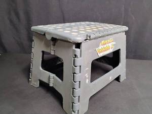 lot 1641 image: Amazin Foldable Step Stool
