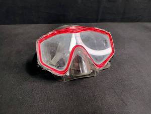 lot 1646 image: Scuba Sports Professional Diving Mask