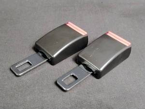 lot 1670 image: Pink & Black Press-Lock Car Seat Belt Clip
