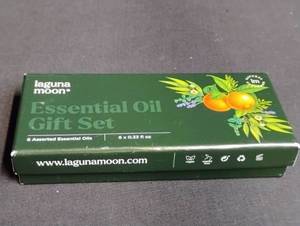 lot 1686 image: Laguna Moon Essential Oil Gift Set - 6 Piece Collection