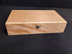 lot 1691 image: Hand-Rolled Cigars in Wooden Box