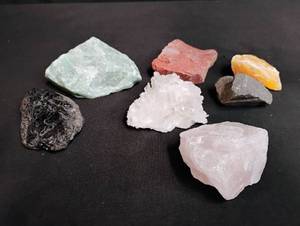 lot 1692 image: Natural Crystal Collection Set