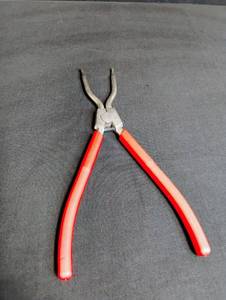 lot 1712 image: Red Handle Needle Nose Pliers