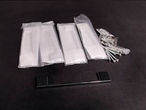 lot 1725 image: 5 Chrome Plated Cabinet Pulls