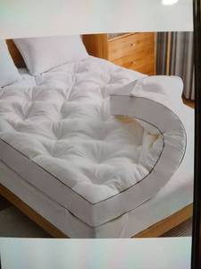 lot 3834 image: WhatsBedding 4in Menory Foam Mattress Topper Queen Size