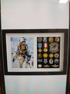 lot 25746 image: Shadow Box Metals Display Case Wooden 12.9in x 9.5in Military Display Case with 5 x 7in Photo Frame Black (Edge Scratched)