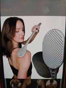 lot 30059 image: The Ultimate Back Scratcher Scalp Massager Exfoliator