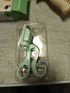 lot 40063 image: Heated Eyelash Curler - Retail $18