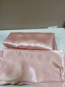 lot 48957 image: Satin Table Cloth 54x54 Pkg of 2