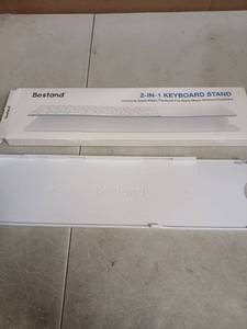 lot 59006 image: Bestand 2-in-1 Apple Magic Keyboard Stand - Retail $25