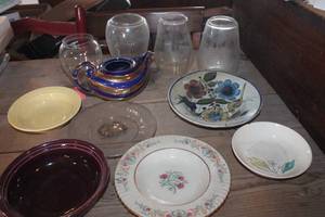 lot 3457 image: Vtg. Tea Pot, Plates & More