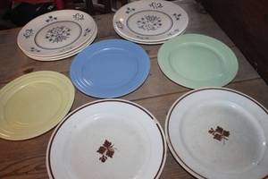 lot 3458 image: Vtg. Alfred Meakin Ironstone plates some chips & More