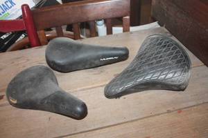 lot 3468 image: 3 Bike Seats