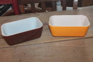 2 Vintage Pyrex Refrigerator Dishes