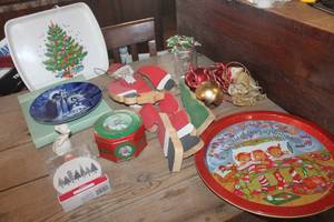 lot 3477 image: Christmas Dcor Plate, NIP Coasters & More