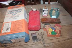 lot 3481 image: Vtg. Radio untested, Canteen and More