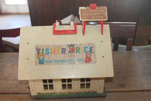 lot 3491 image: Vtg. Fisher Price School House