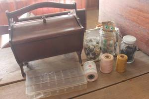 lot 3510 image: Vintage Wood Sewing Box, Buttons & More