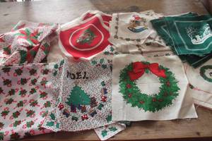 lot 3515 image: Christmas Material & Quilt Squares