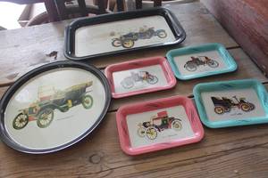 lot 3523 image: Vtg. Metal Trays