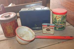 lot 3525 image: Vtg. Tins and More