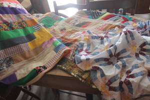 lot 3531 image: Vintage Quilts Twin Size and More