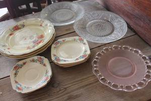 lot 3537 image: Vintage Dishes