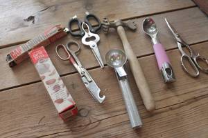 lot 3538 image: Vtg. Kitchen Utensils & More