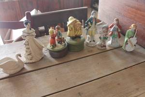 lot 3542 image: Vtg. Made in Japan Figurines & More