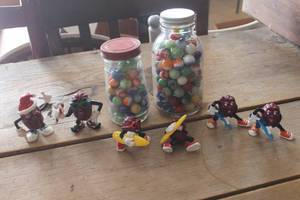 lot 3543 image: Vtg. Marbles and California Raisins