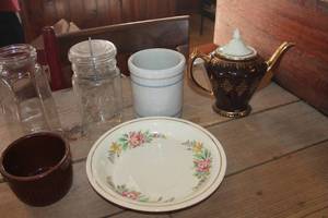 lot 3553 image: Vtg. Hall Teapot, Crock and More