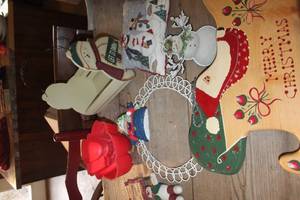 lot 3579 image: Christmas Dcor