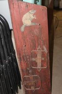 lot 3592 image: Vintage Beaver Trap Wall Dcor