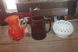 lot 3475 image: Vtg. Mar-Crest Pitcher and More