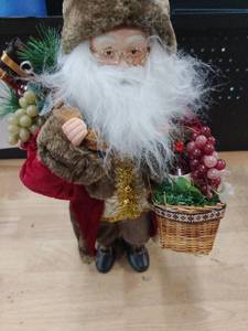 lot 1129 image: Santa Claus statue with wine grapes etc
