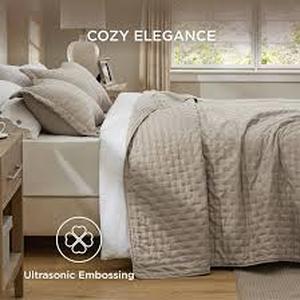 lot 1123 image: Brown blankets queen size fuzzy