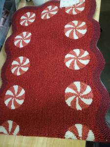 lot 7088 image: Loloi Holiday Accent Runner Rug with Peppermint Design