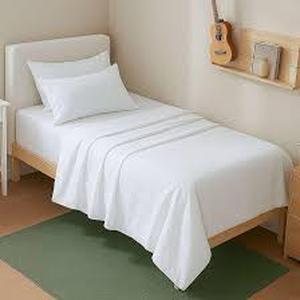 lot 11604 image: Twin Size White sheet set
